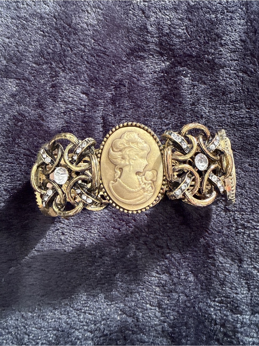 Vintage Victorian Revival Matte Gold Tone Multi-Panel Cameo Stretch Bracelet